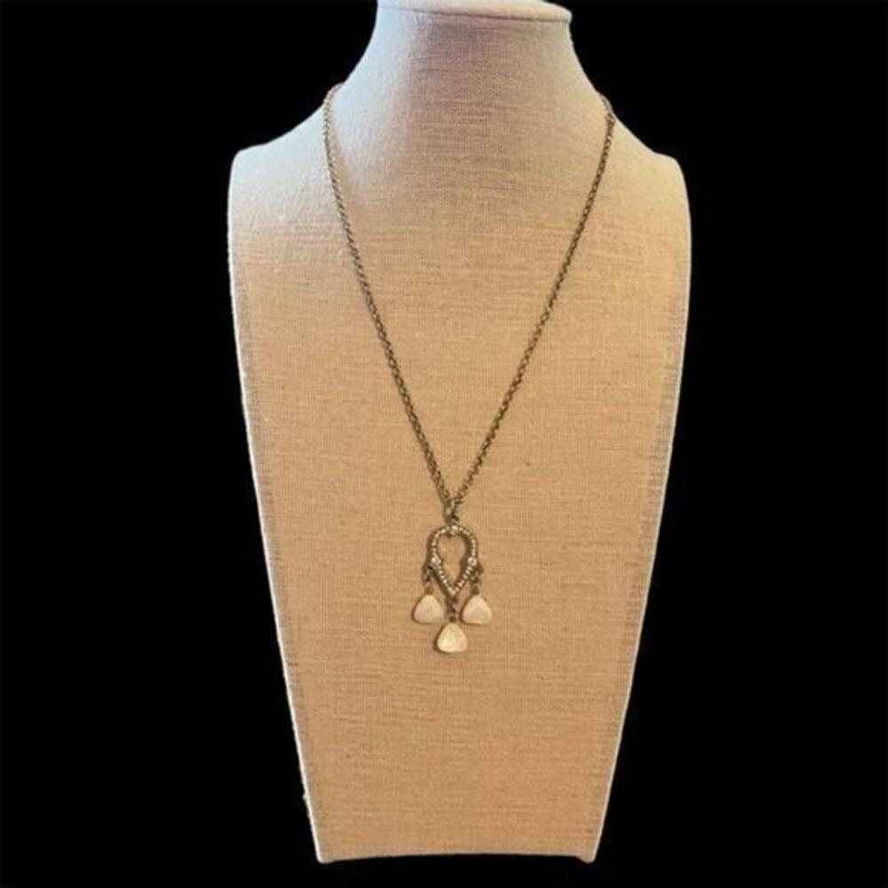 Charming Charlie silver drop vintage pearl style necklace